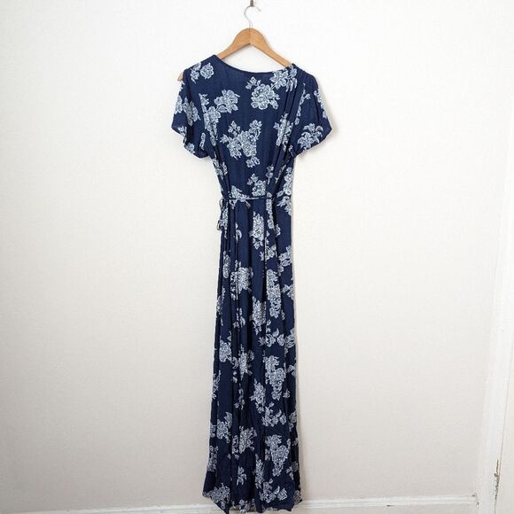 Lulus navy blue white floral Heart of Marigold flutter sleeve wrap maxi dress - Picture 5 of 6